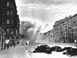 Вид Невского проспекта во время вражеского артобстрела, 1942 г. 
